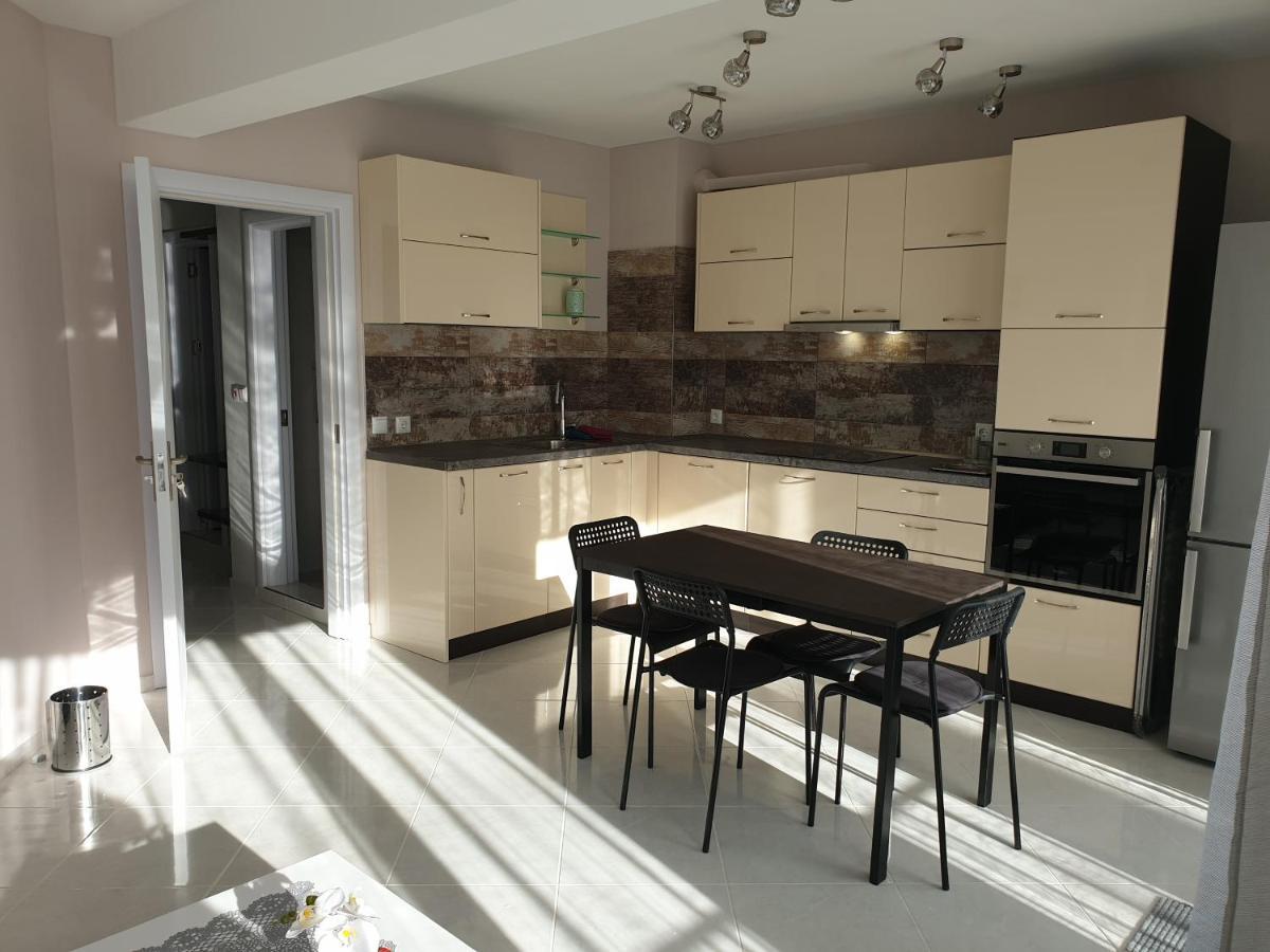 New The Twins Varna Two-Bedroom, Apt 5 At 15 Tsani Ginchev Street, Floor 3 Eksteriør billede