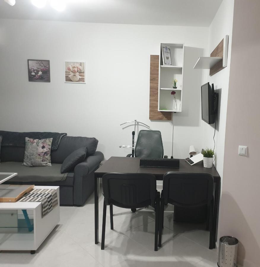 New The Twins Varna Two-Bedroom, Apt 5 At 15 Tsani Ginchev Street, Floor 3 Eksteriør billede